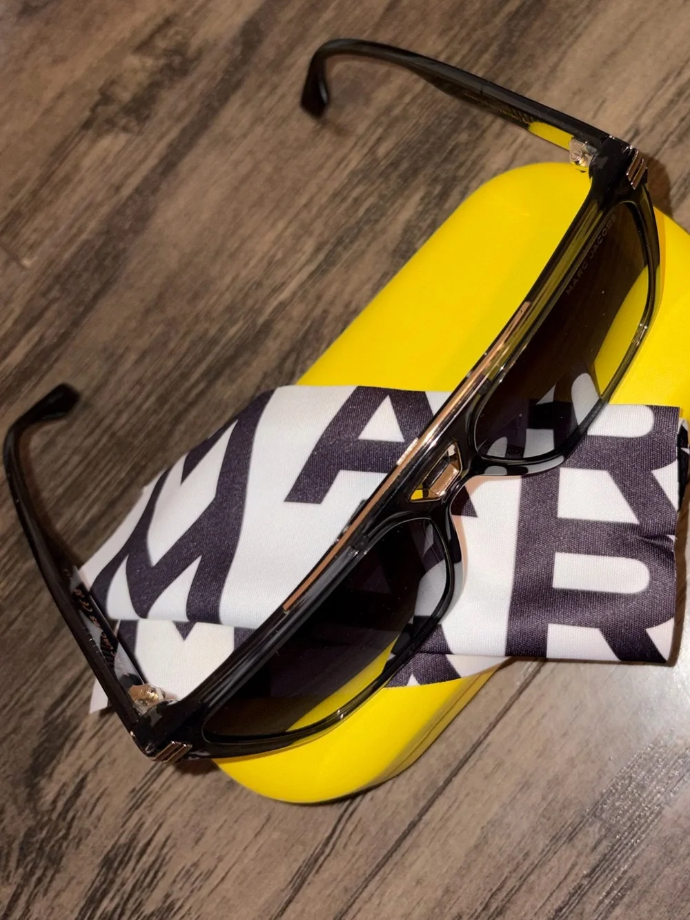 NEW Marc Jacobs Black Frame Sunglasses with Gradient Brown Lenses